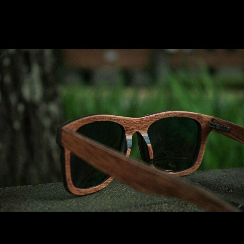 Pineapple Wooden Frame sunglasses- Mirrored & Polarized - Picture 4 of 5